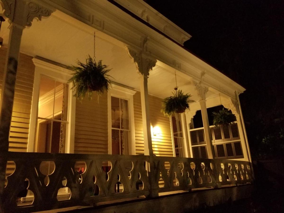 Thomas Weihs Haus Bed & Breakfast Savannah Exterior photo